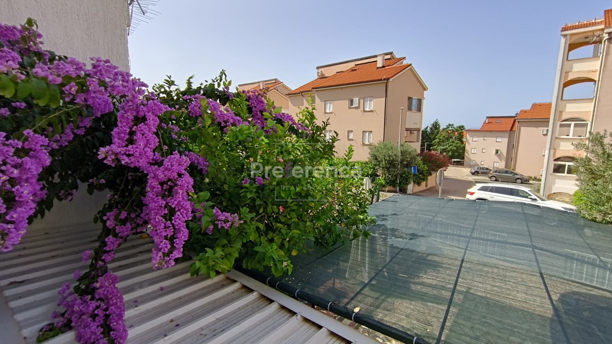 Novalja - hiša z apartmaji