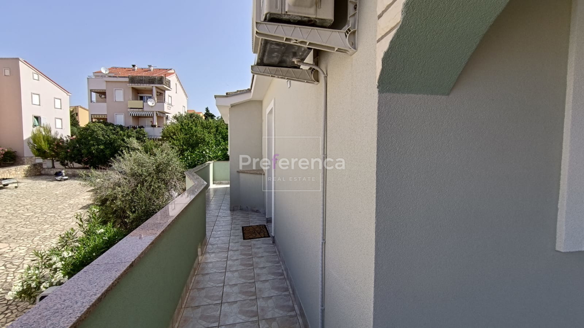 Novalja - hiša z apartmaji