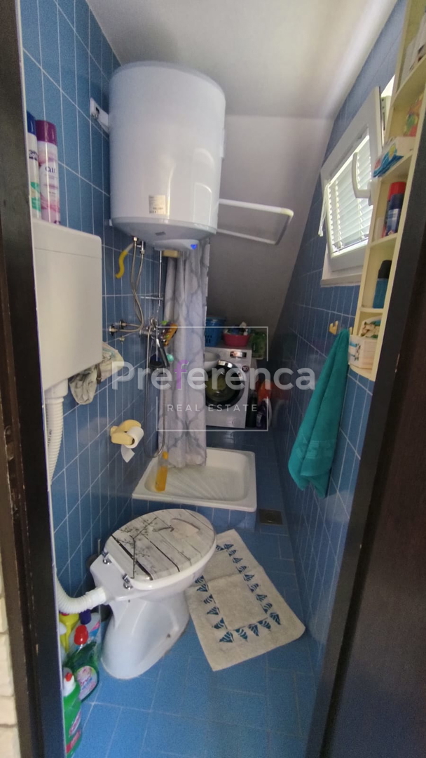 Novalja - hiša z apartmaji