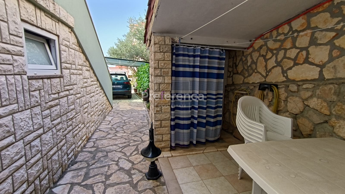 Novalja - hiša z apartmaji