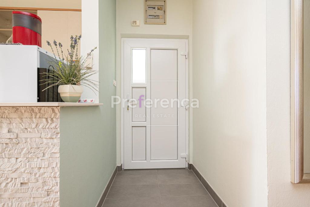 Novalja - hiša z apartmaji