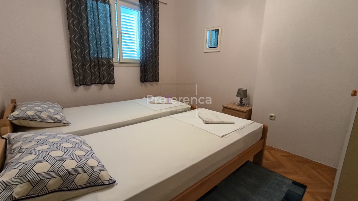 Novalja - hiša z apartmaji