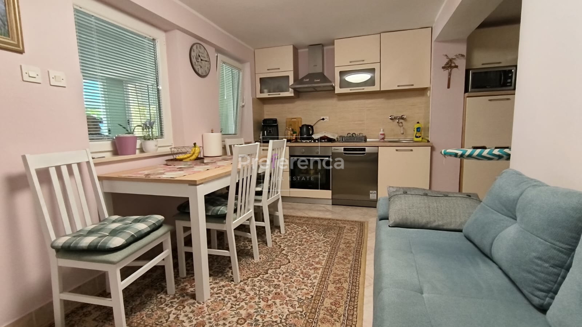 Novalja - hiša z apartmaji