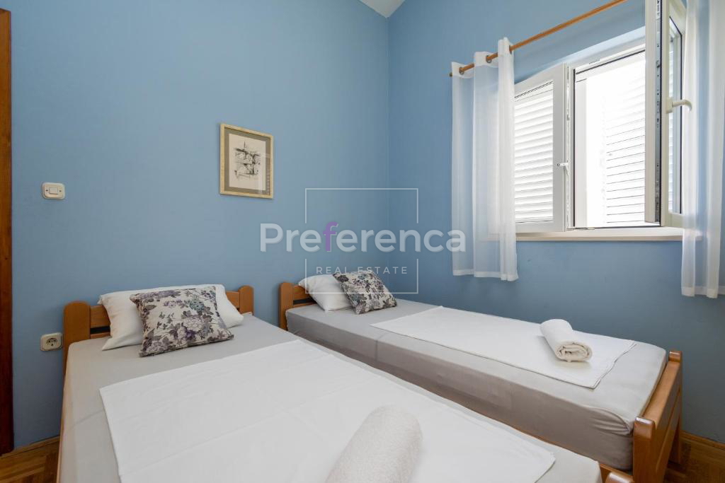 Novalja - hiša z apartmaji