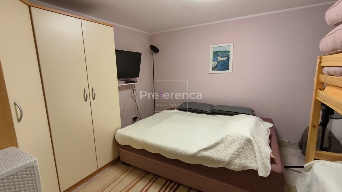 Novalja - hiša z apartmaji