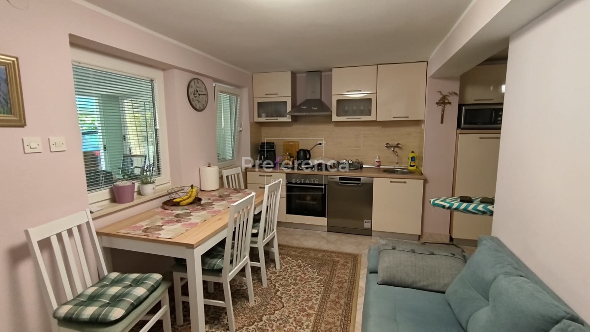 Novalja - hiša z apartmaji