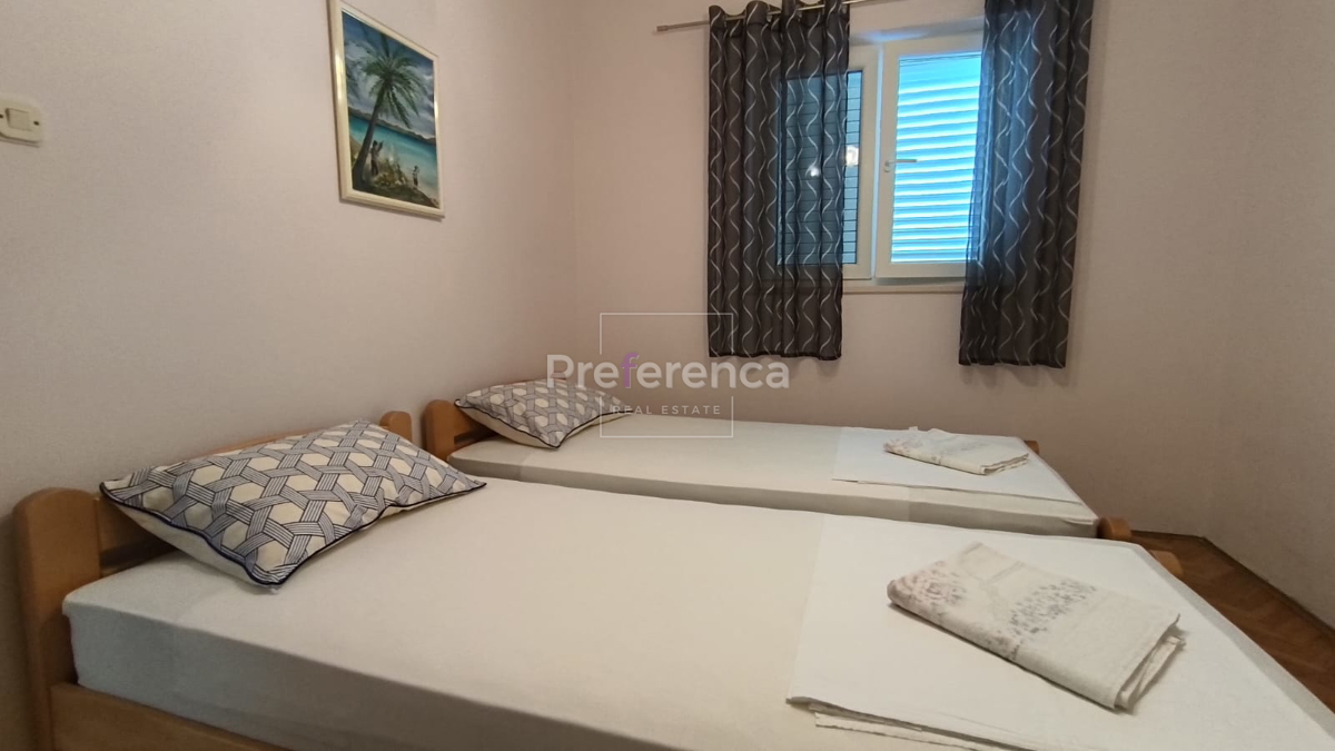 Novalja - hiša z apartmaji