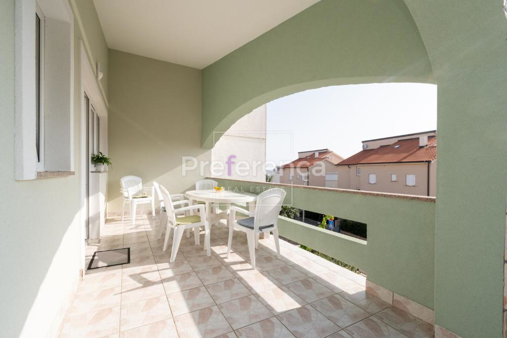 Novalja - hiša z apartmaji