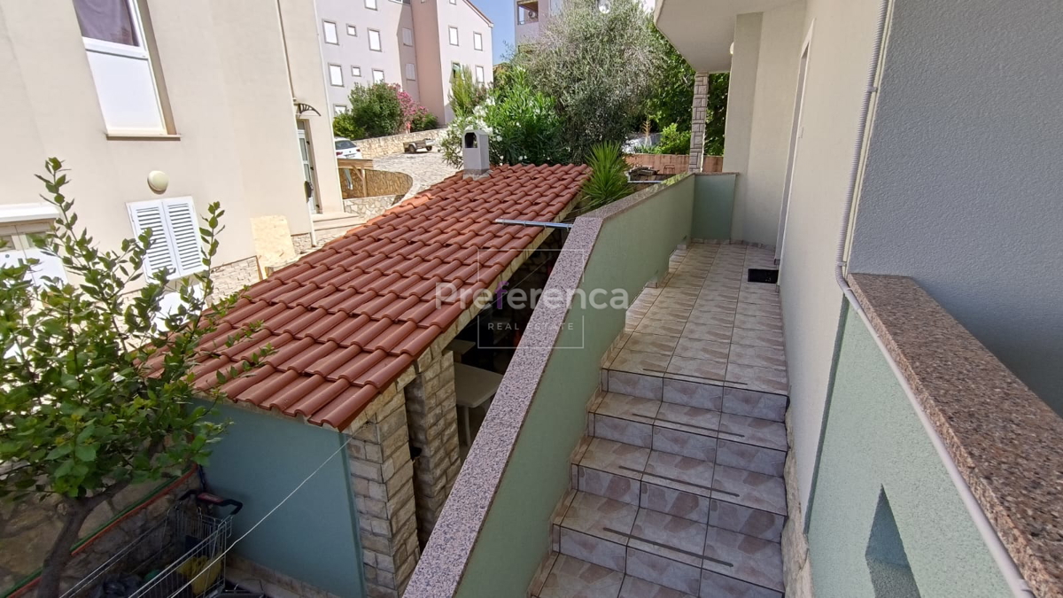 Novalja - hiša z apartmaji