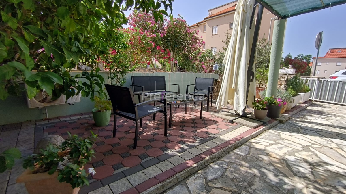 Novalja - hiša z apartmaji