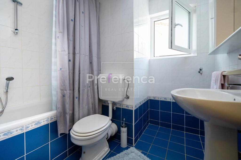 Novalja - hiša z apartmaji