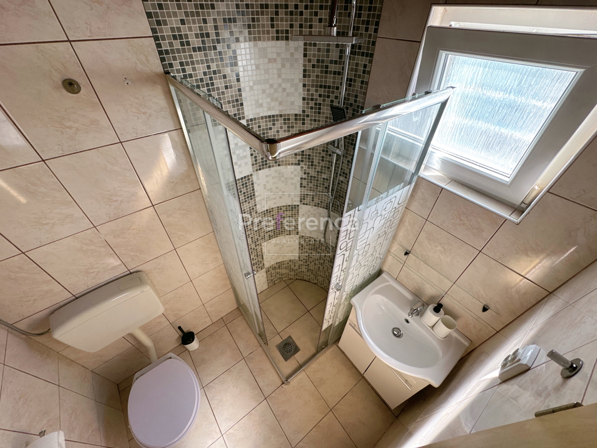 Kustići - vrstna hiša s 4 enotami