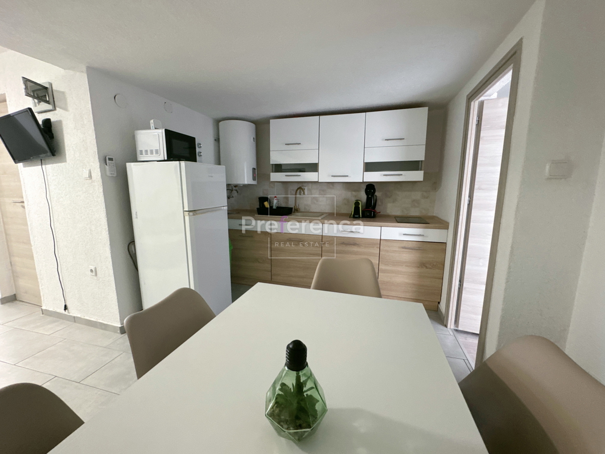 Kustići - vrstna hiša s 4 enotami