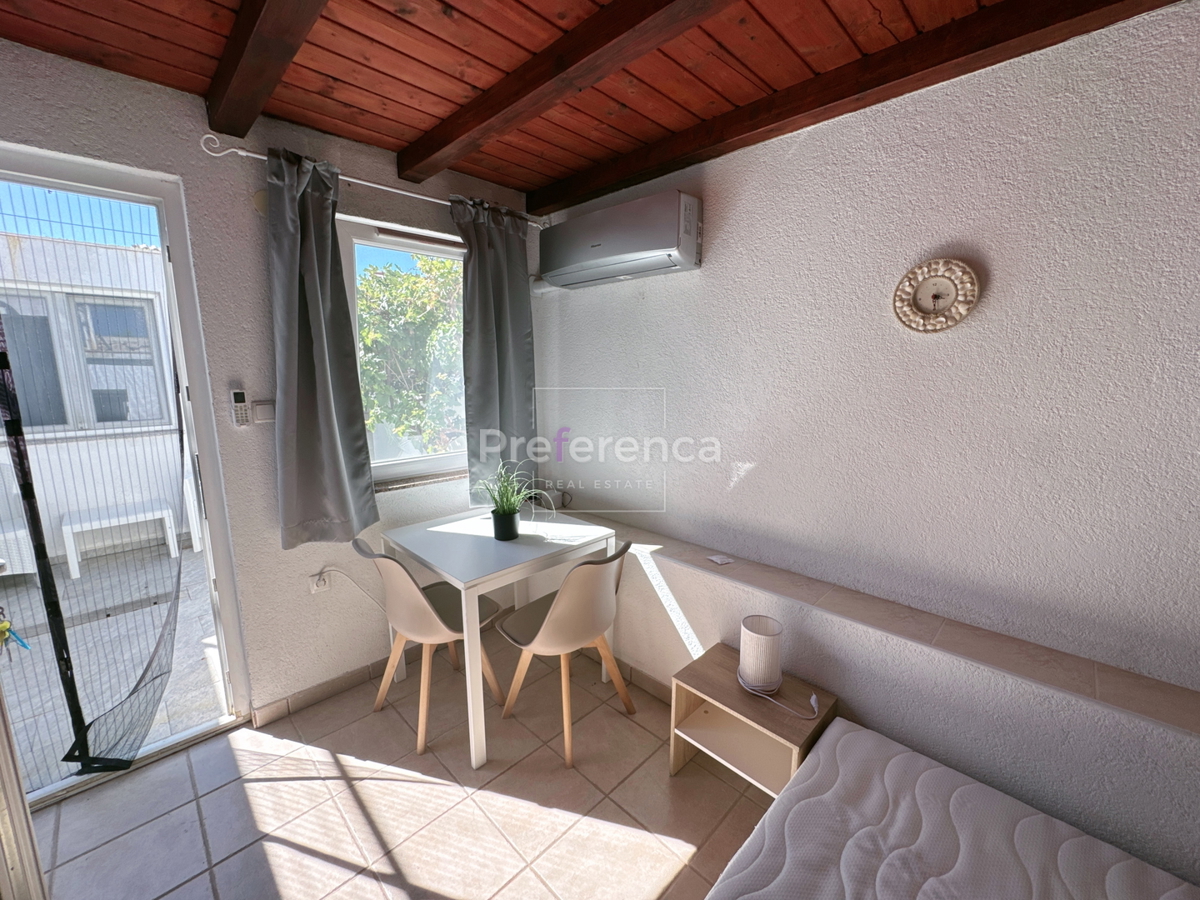 Kustići - vrstna hiša s 4 enotami