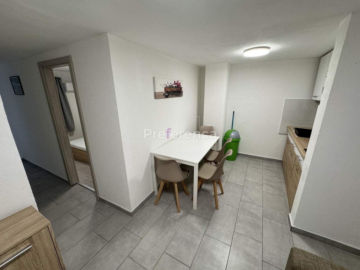 Kustići - vrstna hiša s 4 enotami