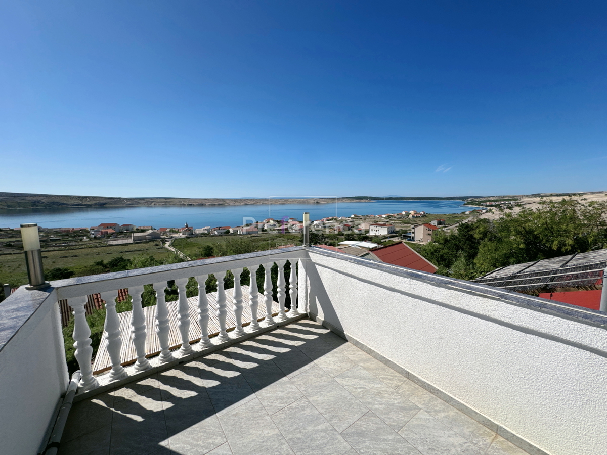 Kustići - vrstna hiša s 4 enotami