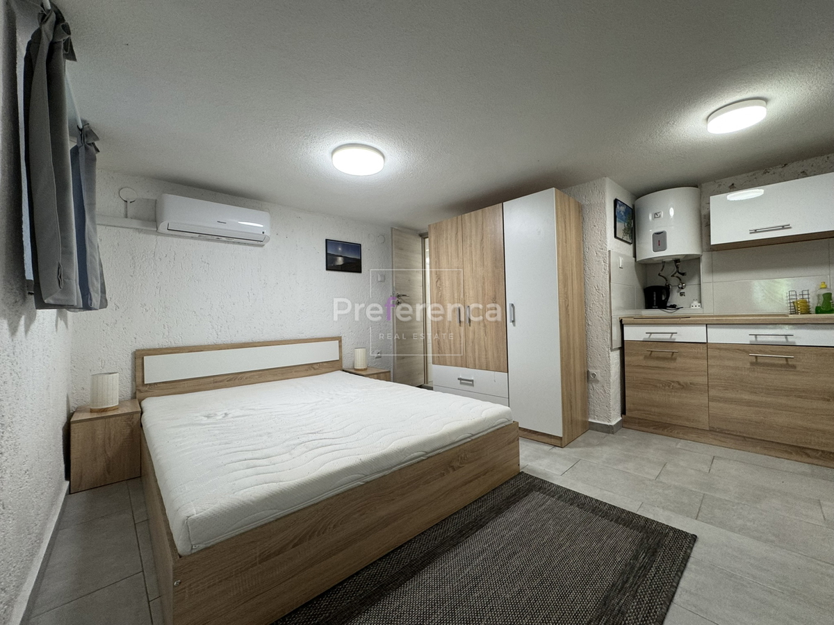 Kustići - vrstna hiša s 4 enotami