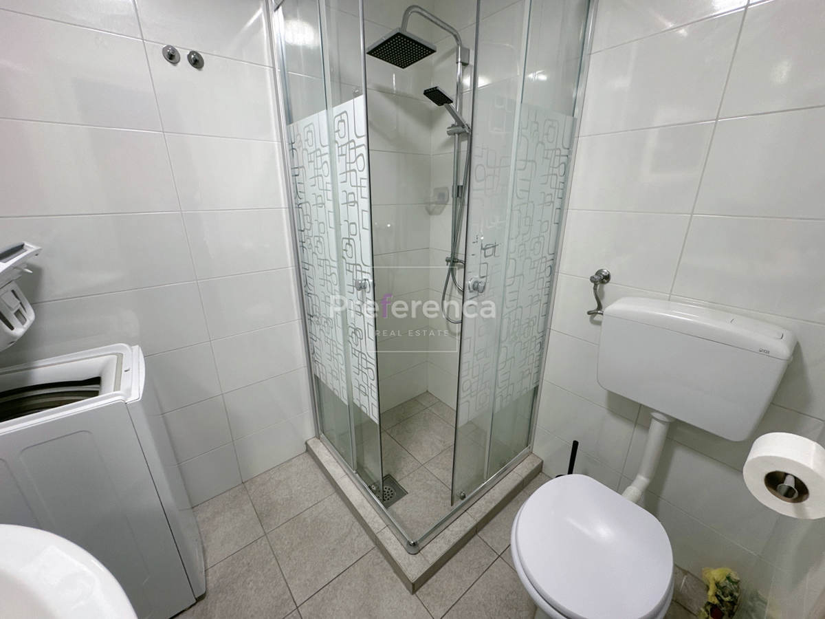 Kustići - vrstna hiša s 4 enotami