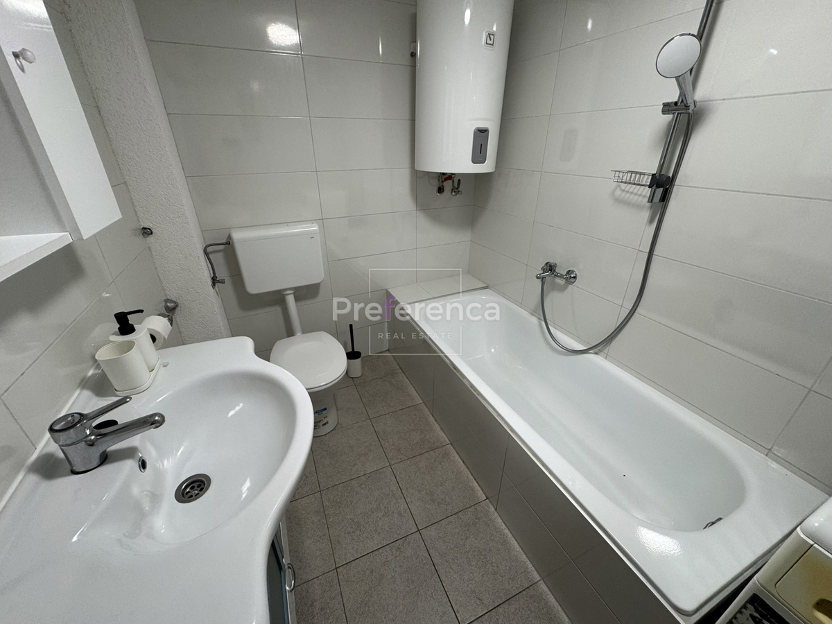 Kustići - vrstna hiša s 4 enotami