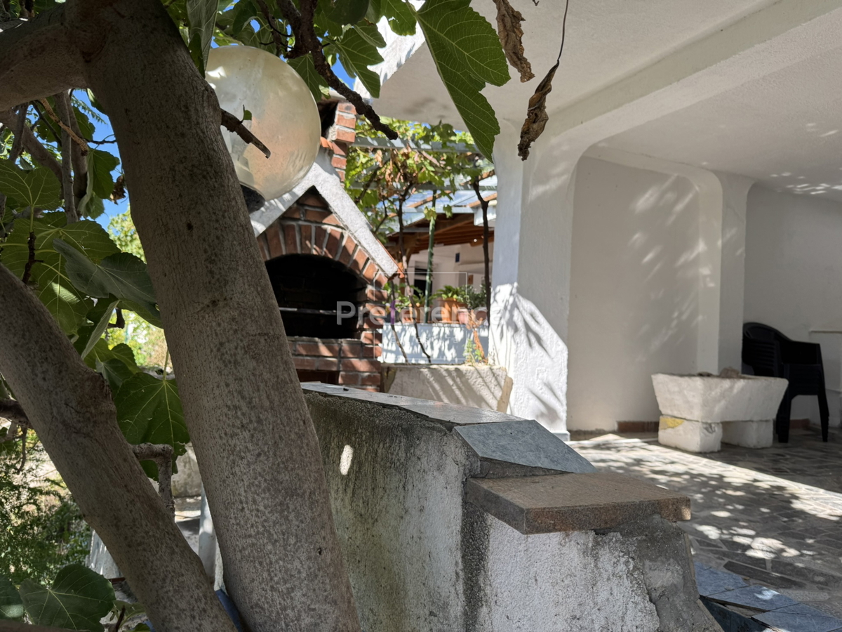 Kustići - vrstna hiša s 4 enotami