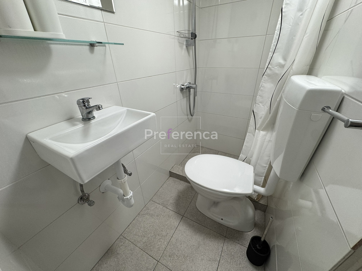 Kustići - vrstna hiša s 4 enotami