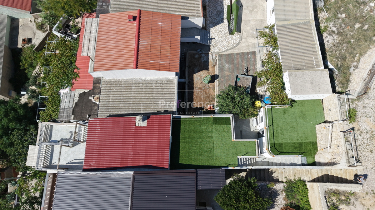 Kustići - vrstna hiša s 4 enotami