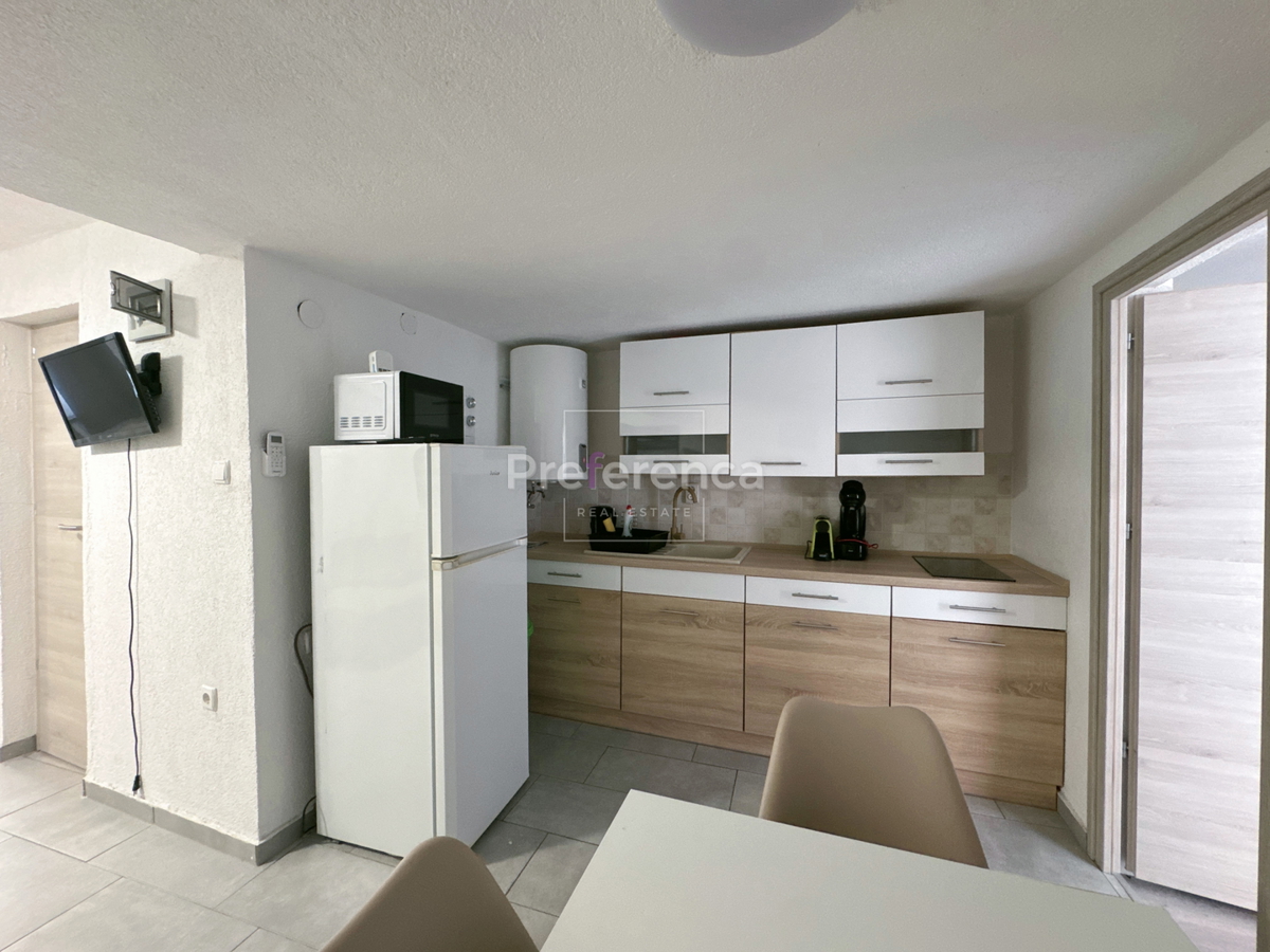 Kustići - vrstna hiša s 4 enotami