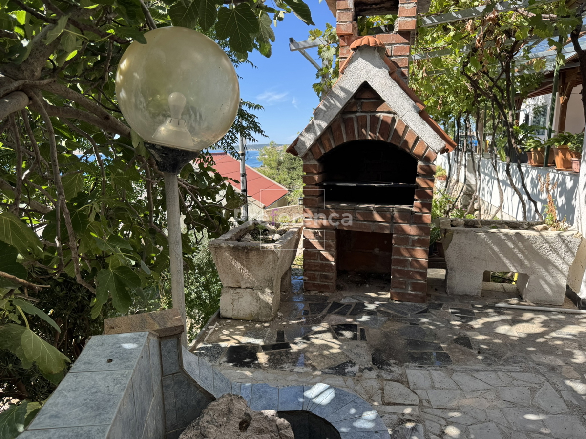 Kustići - vrstna hiša s 4 enotami