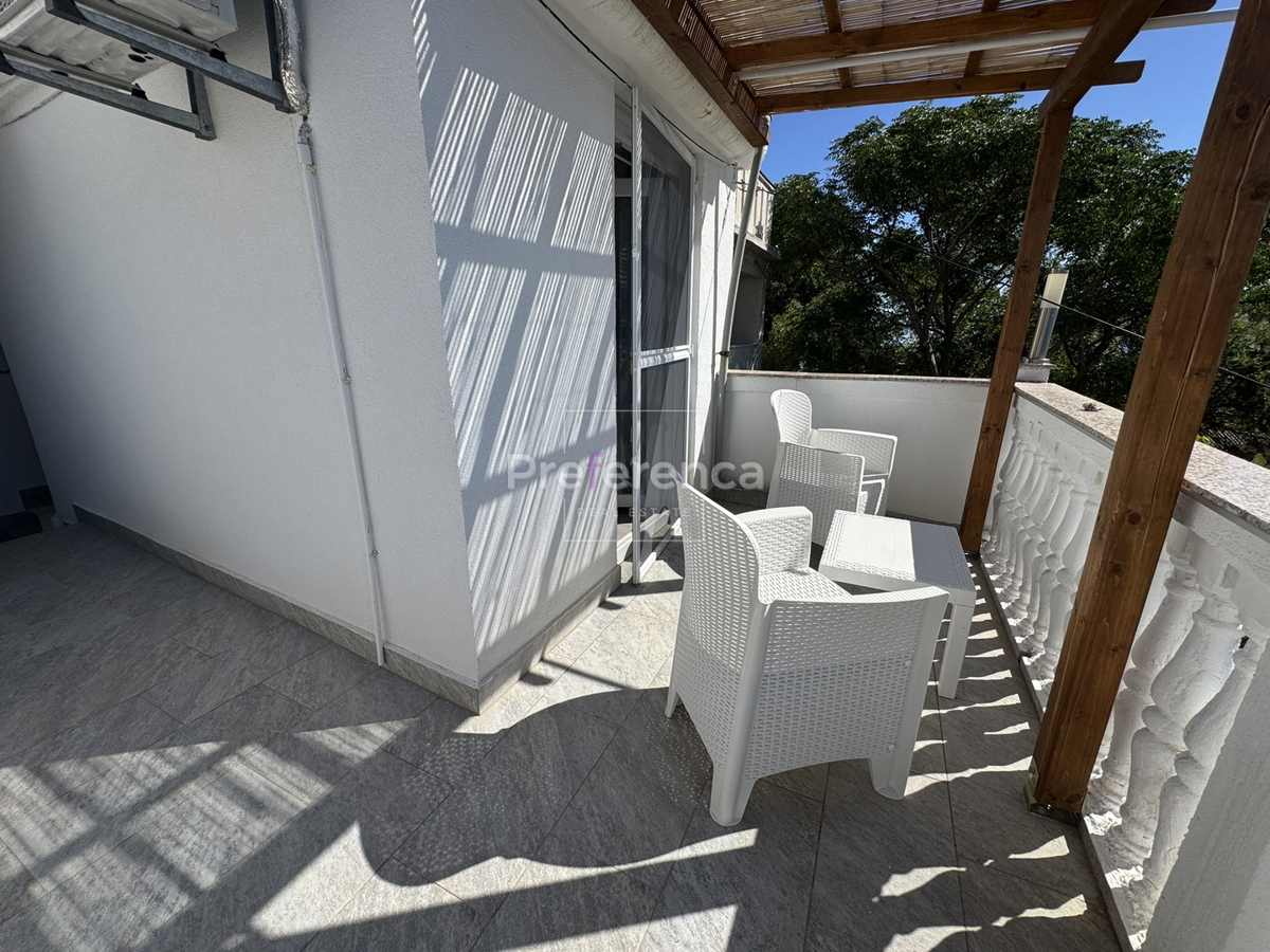 Kustići - vrstna hiša s 4 enotami