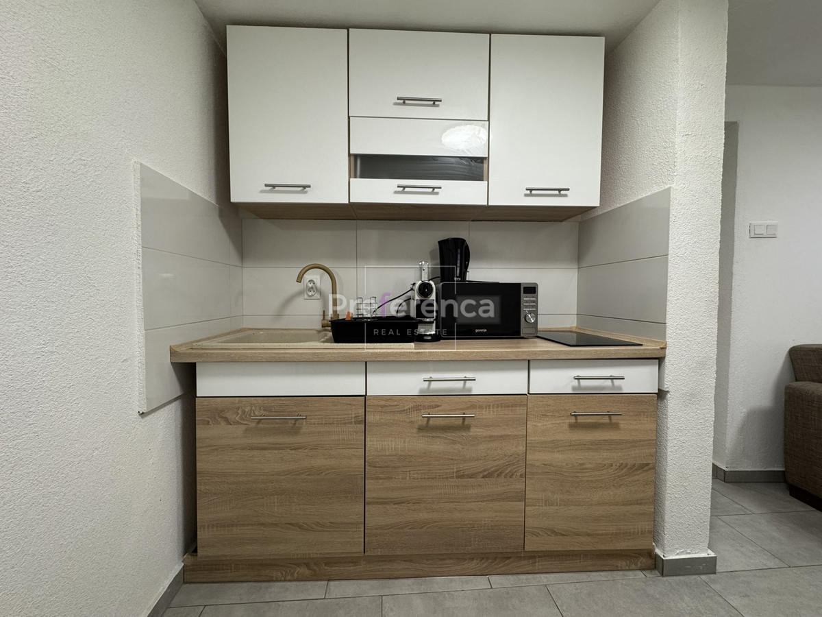 Kustići - vrstna hiša s 4 enotami