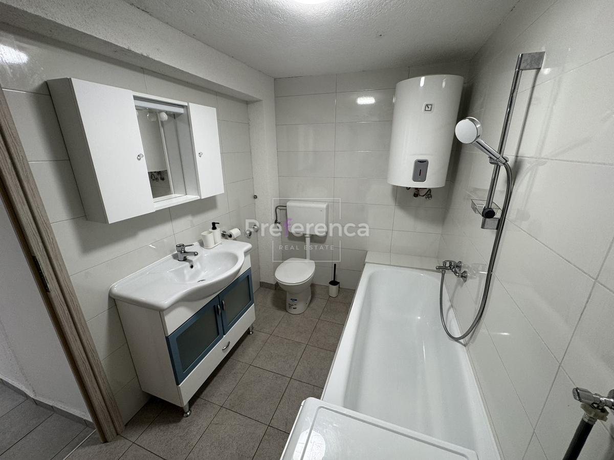 Kustići - vrstna hiša s 4 enotami