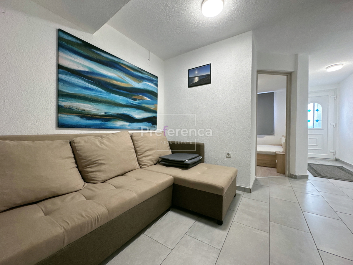 Kustići - vrstna hiša s 4 enotami