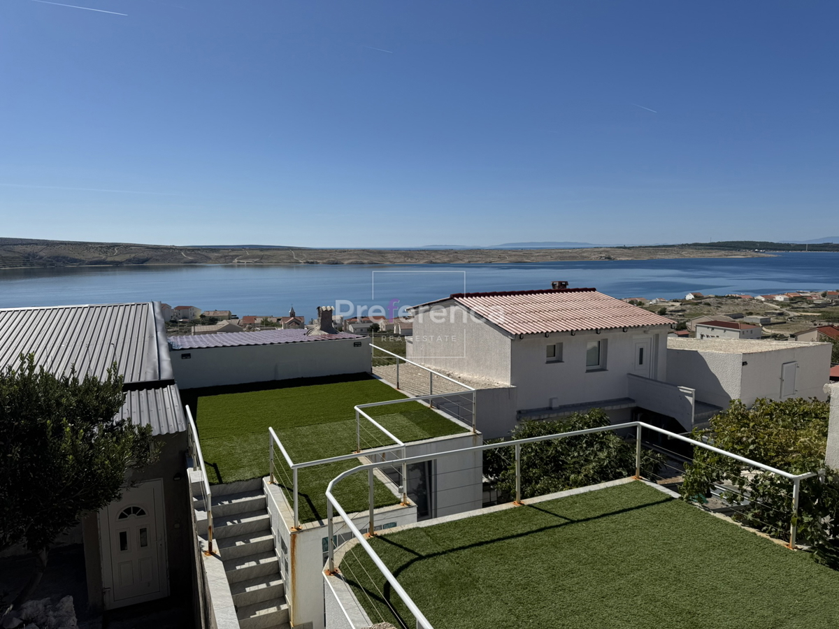 Kustići - vrstna hiša s 4 enotami