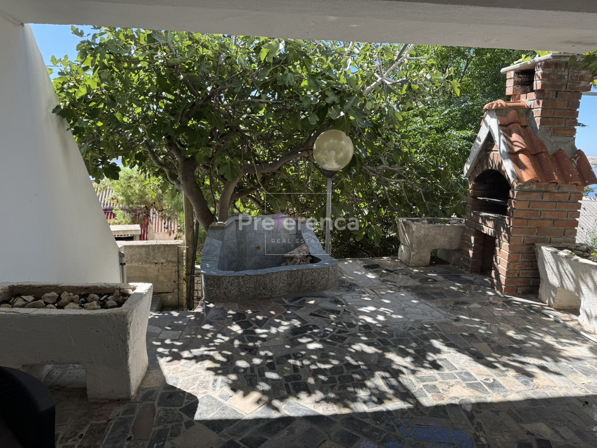 Kustići - vrstna hiša s 4 enotami