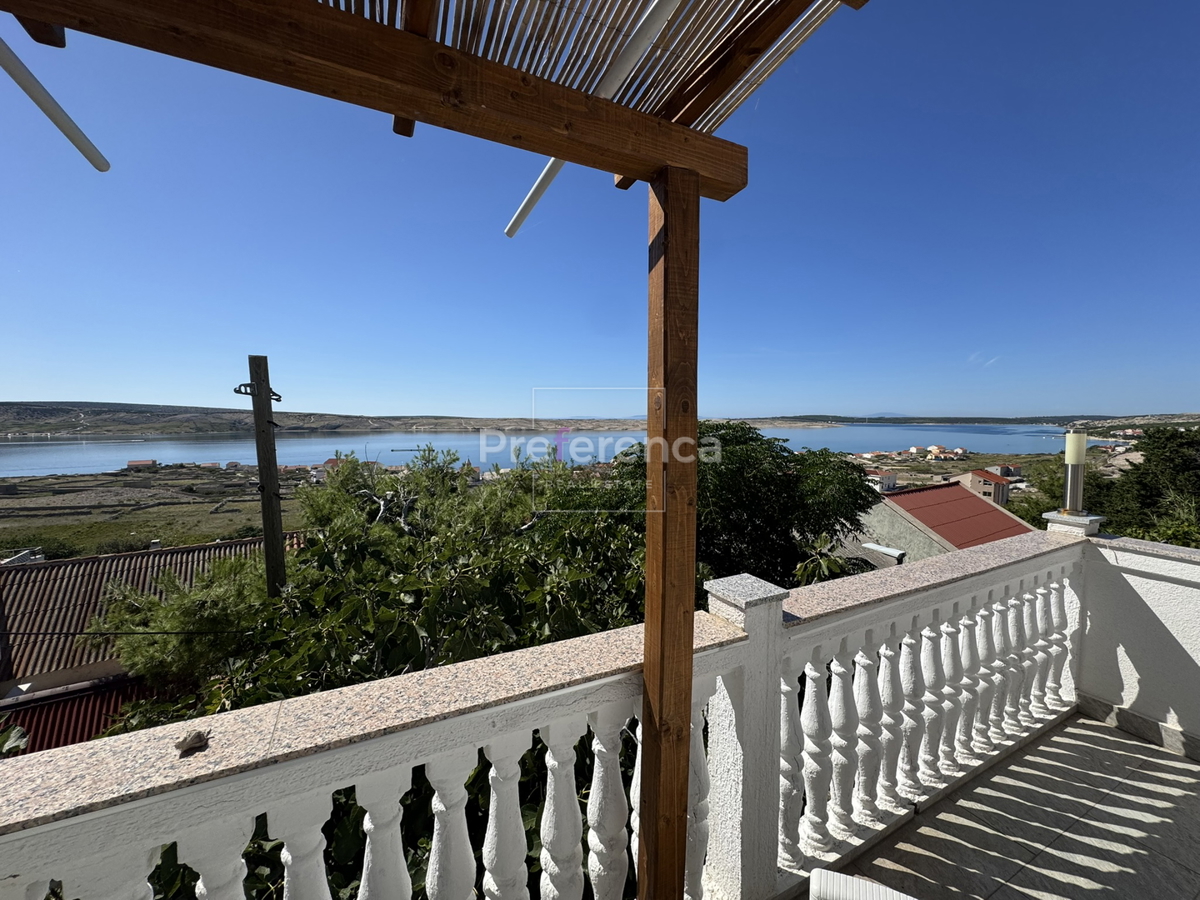 Kustići - vrstna hiša s 4 enotami