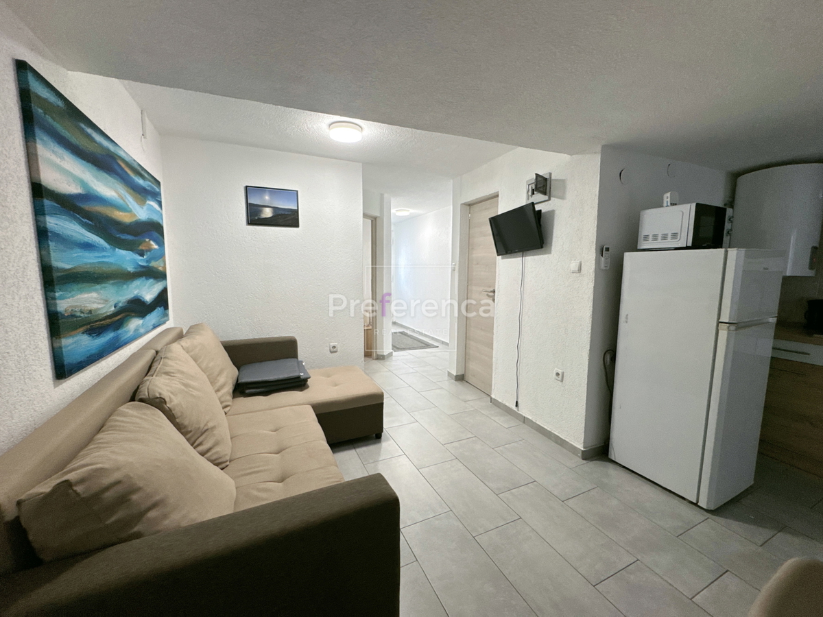 Kustići - vrstna hiša s 4 enotami