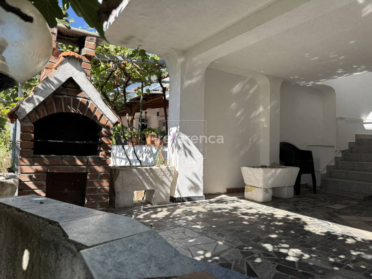 Kustići - vrstna hiša s 4 enotami