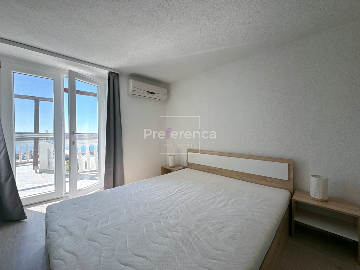 Kustići - vrstna hiša s 4 enotami