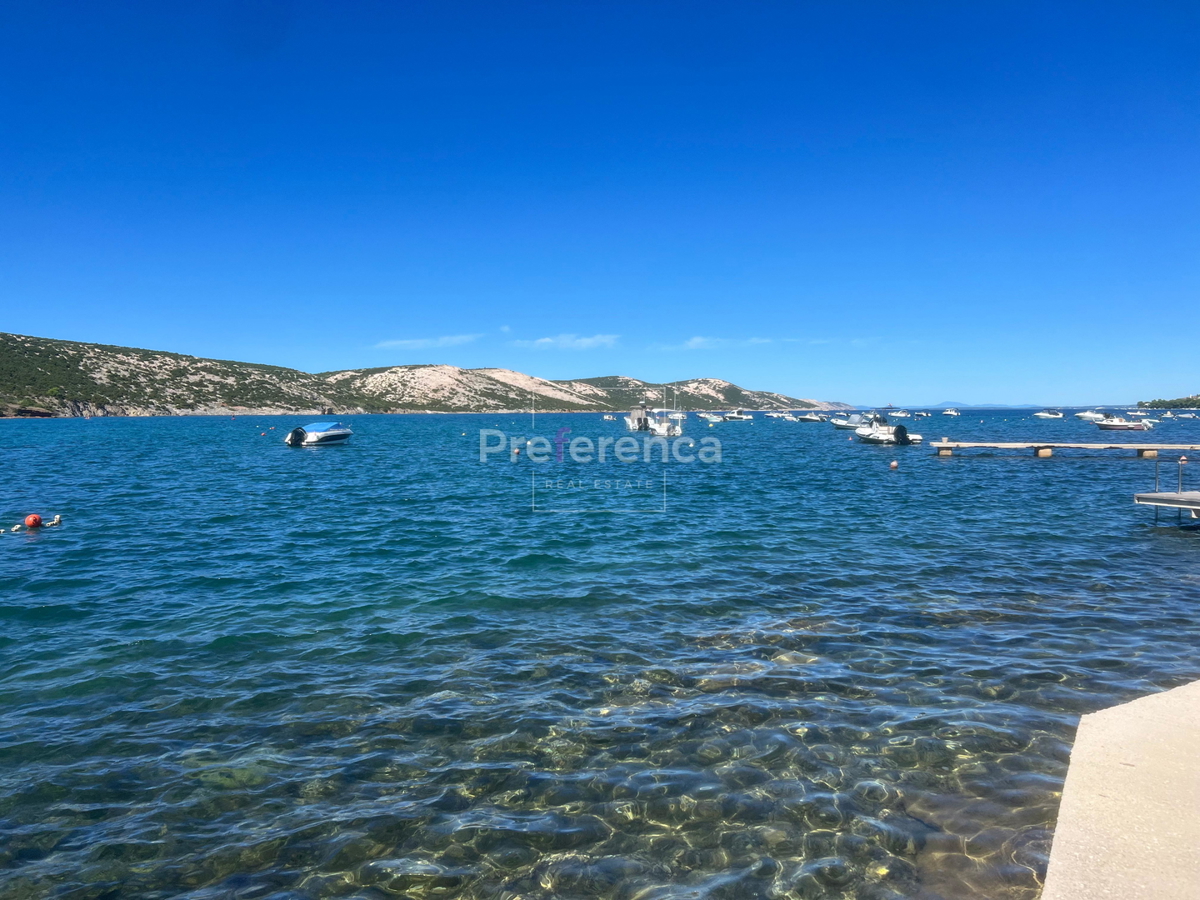 Stara Novalja - enosobno stanovanje v prvem redu ob morju