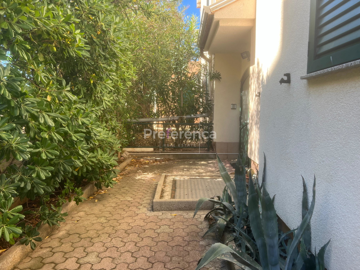 Stara Novalja - enosobno stanovanje v prvem redu ob morju