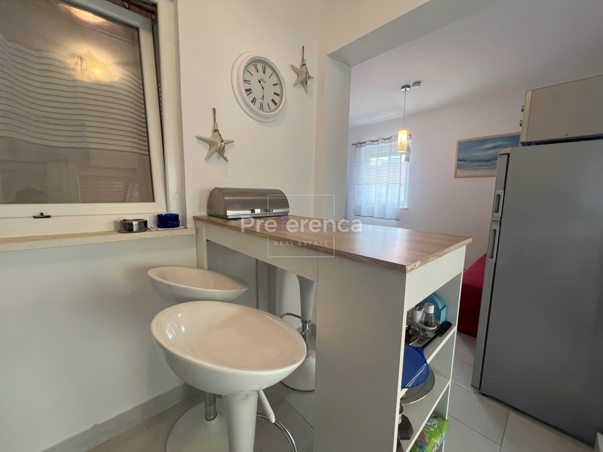 Novalja - pritlični apartma z vrtom