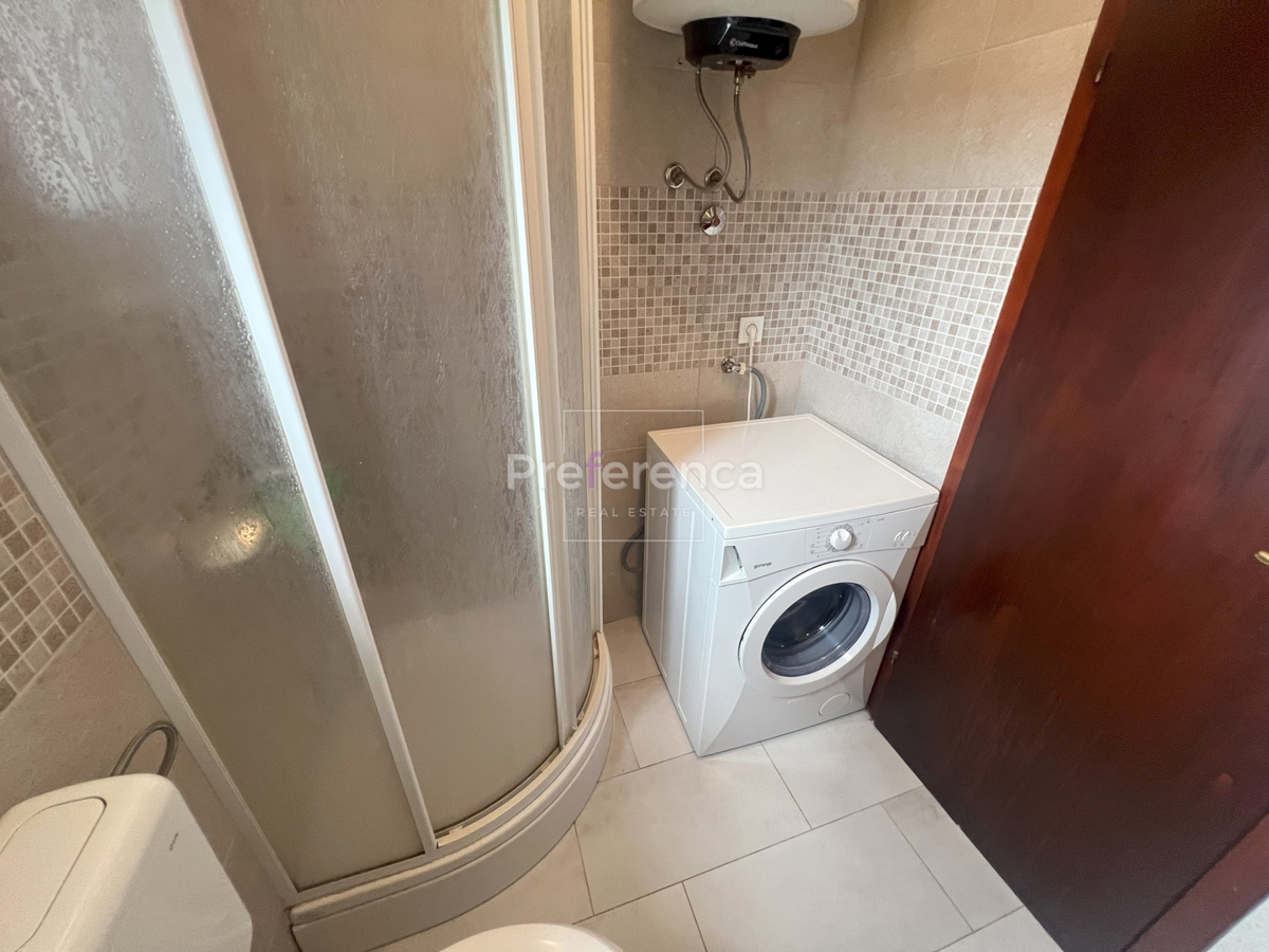 Novalja - pritlični apartma z vrtom