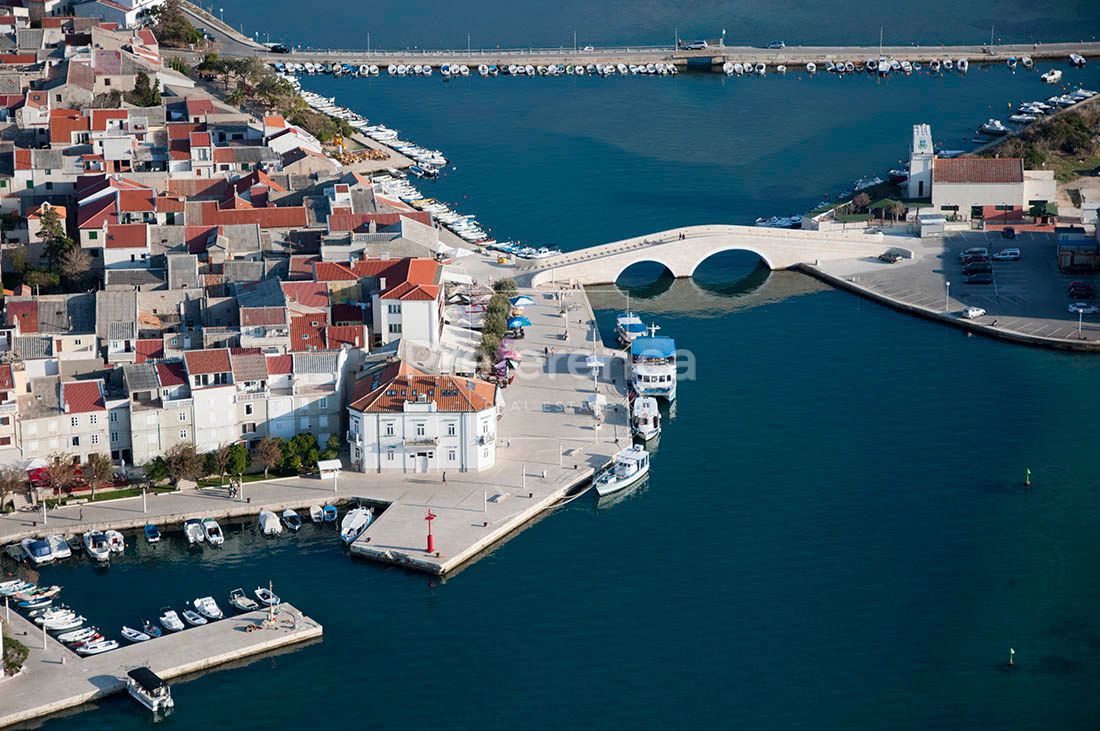 Pag - dvosobni apartma z vrtom