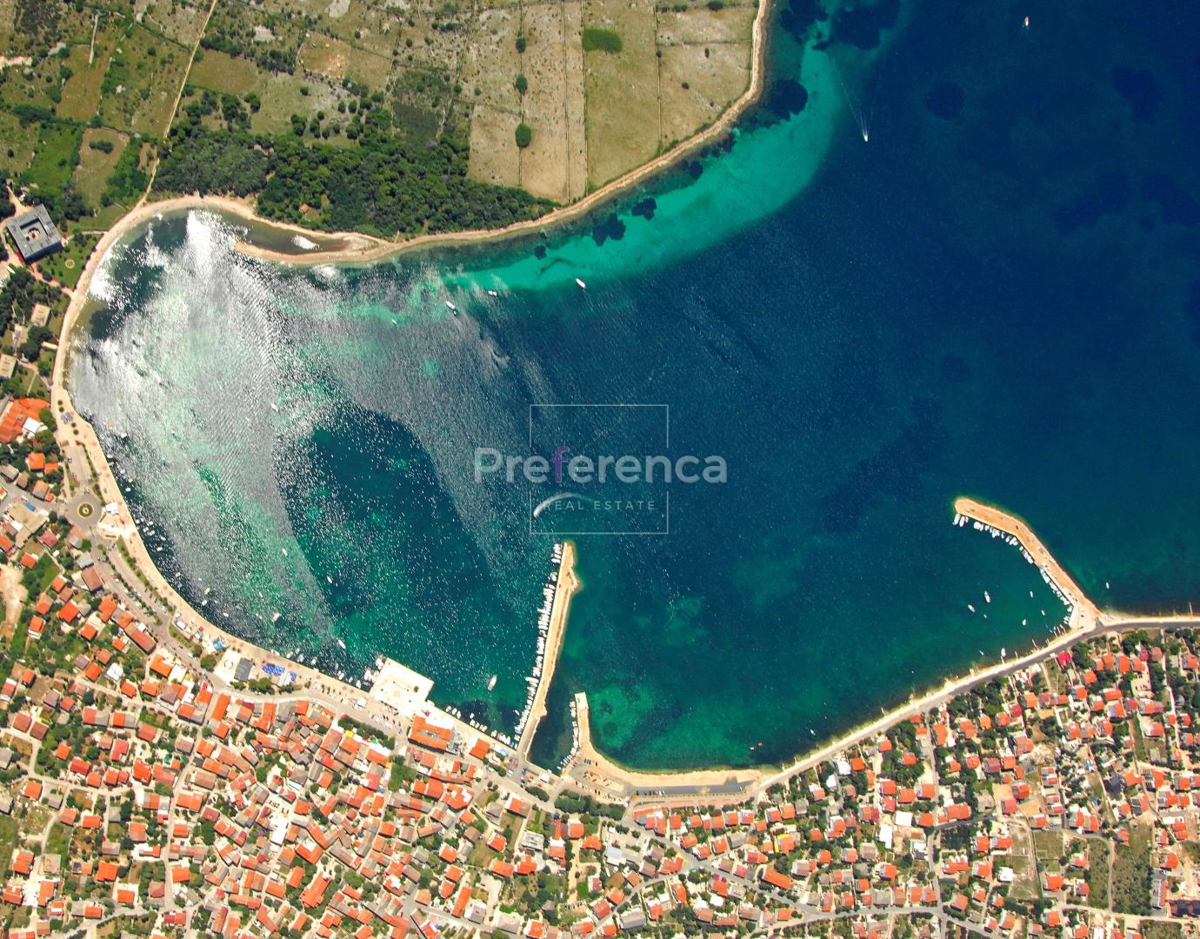 Novalja - gradbeno zemljišče blizu centra