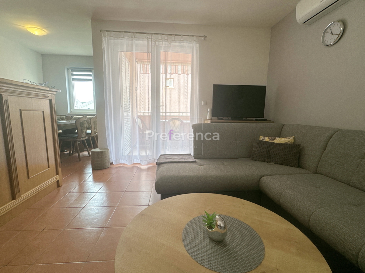 Stara Novalja - dvosobno stanovanje PRVO NADSTROPJE - bližina morja