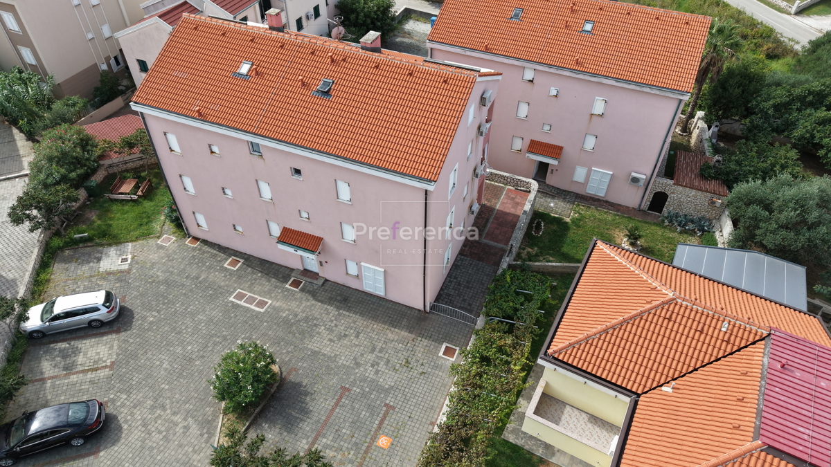 Stara Novalja - dvosobno stanovanje PRVO NADSTROPJE - bližina morja