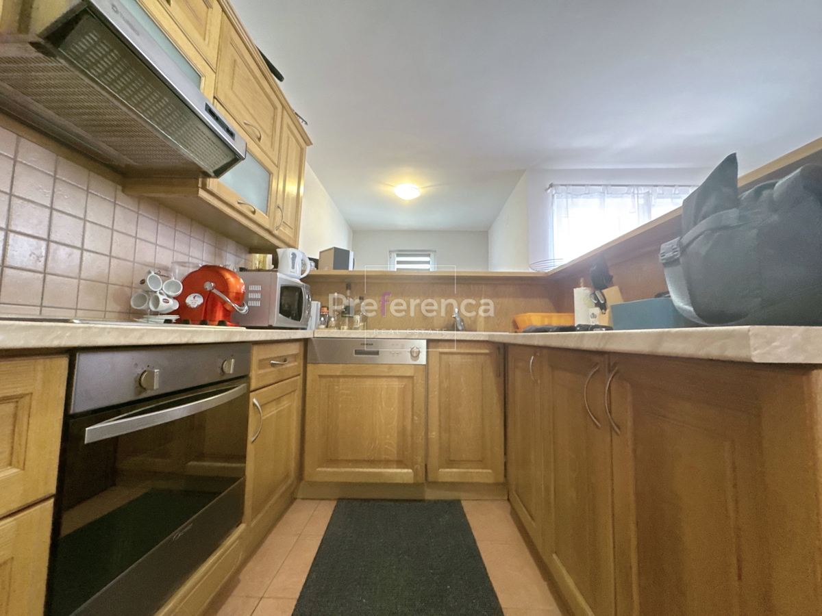 Stara Novalja - dvosobno stanovanje PRVO NADSTROPJE - bližina morja