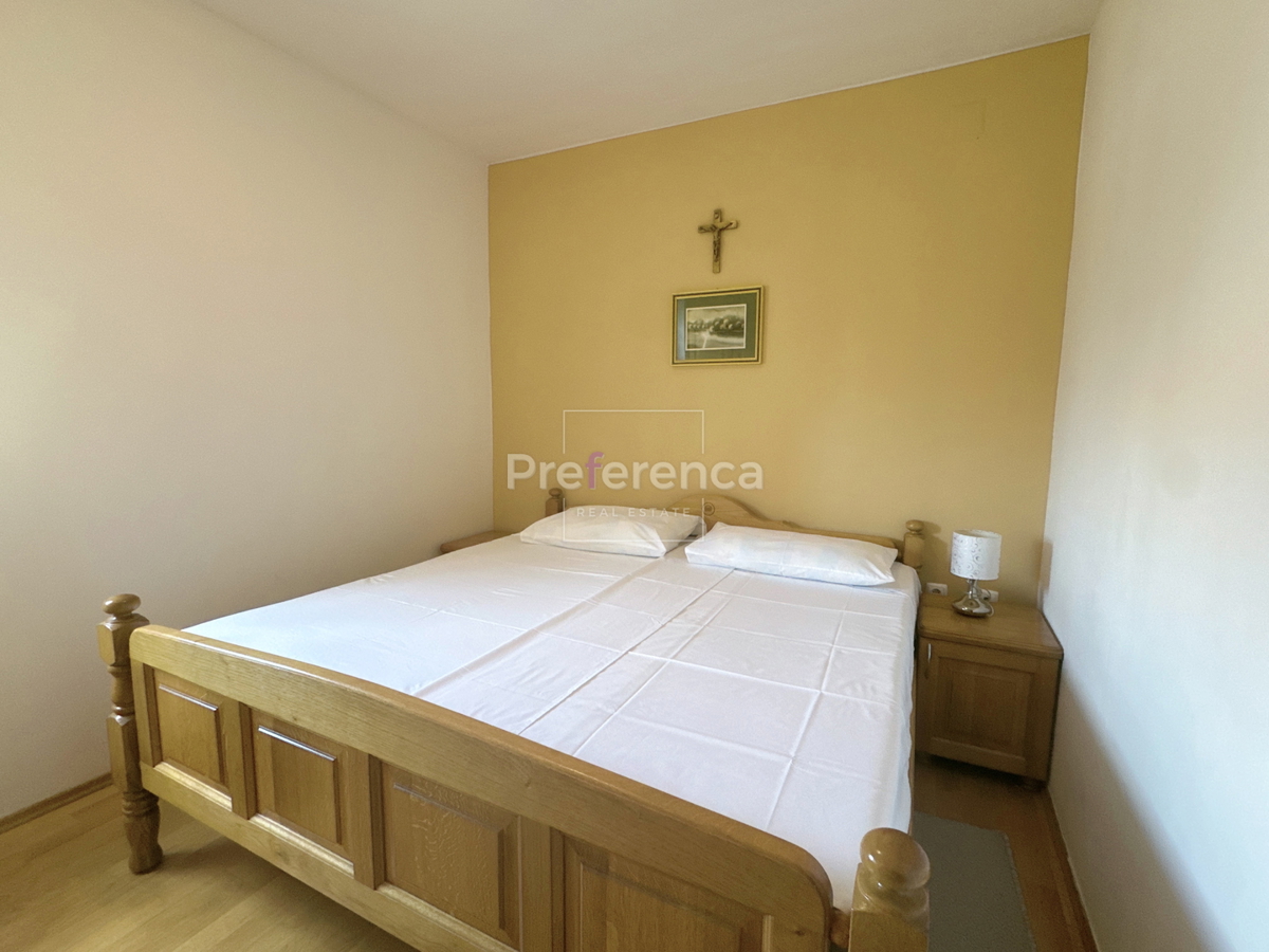 Stara Novalja - dvosobno stanovanje PRVO NADSTROPJE - bližina morja