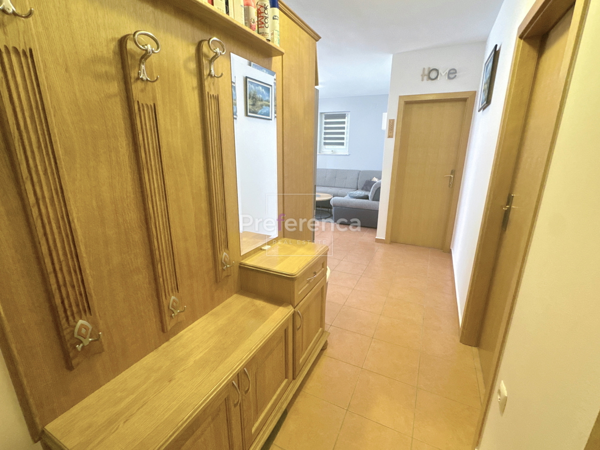 Stara Novalja - dvosobno stanovanje PRVO NADSTROPJE - bližina morja