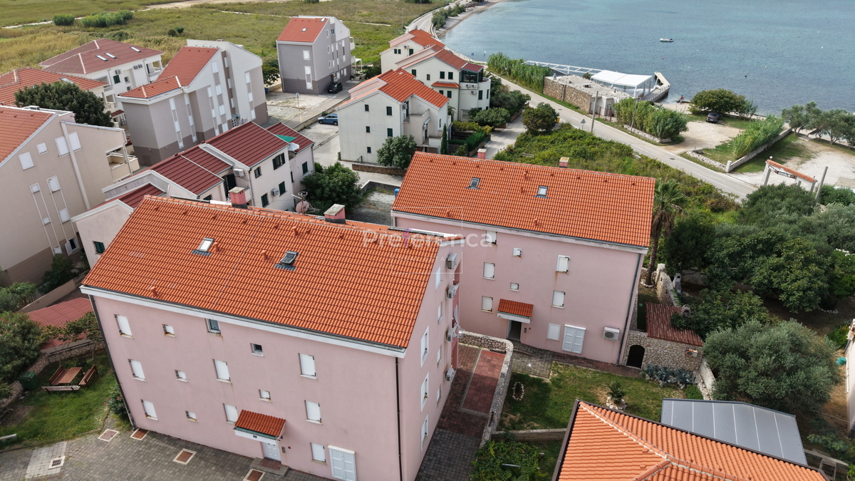Stara Novalja - dvosobno stanovanje PRVO NADSTROPJE - bližina morja